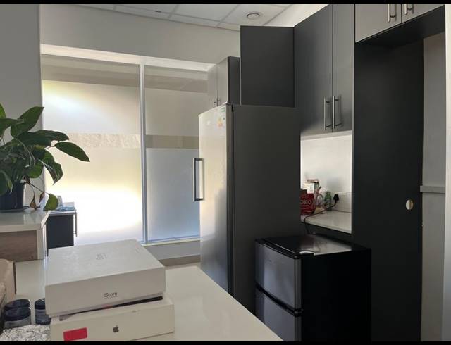 BUSINESS PROPERTY TO RENT IN CLAREMONT